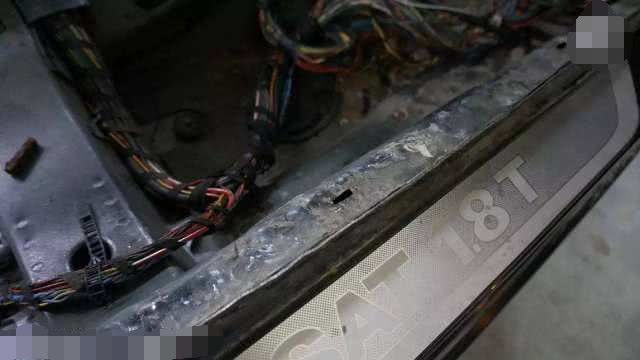 新能源电动车知识：停车场被淹，车主为啥看着车子被泡却不挪车？老司机：谁挪谁傻