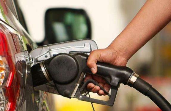 「汽车趣文」关于汽车加油的4个小常识，你了解几个呢？