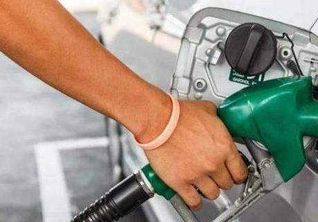 「汽车趣文」关于汽车加油的4个小常识，你了解几个呢？