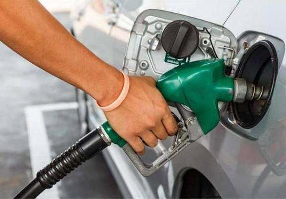 「汽车趣文」关于汽车加油的4个小常识，你了解几个呢？