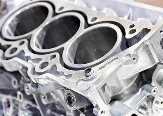 #汽车观视界#汽车为什么会烧机油？烧机油后该怎么办