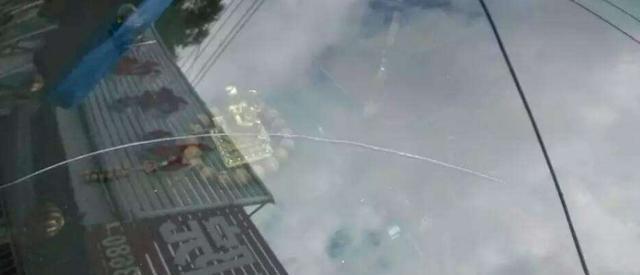 「汽车知讯」如何从汽车挡风玻璃上清除深度划痕