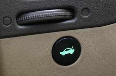 [汽车搞事情]汽车中控台众多按钮，各自都起到什么作用？