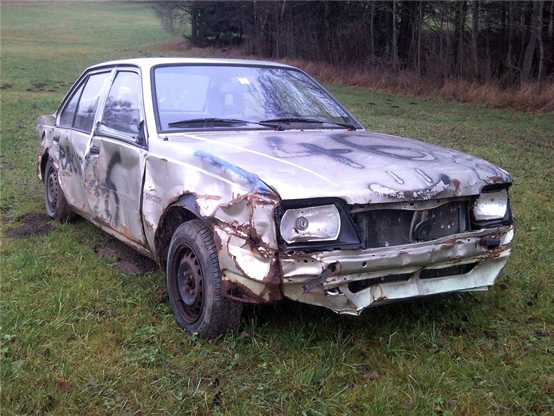 「小艾v汽车」废弃车不着急回收，这3个零件记得留下，变废为宝还能赚一笔钱！