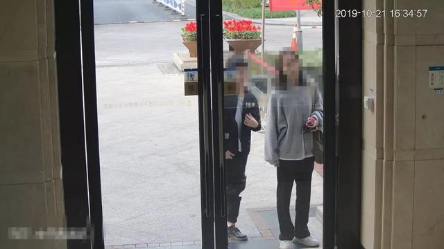 【浅浅情感说】新型“美女”骗局！年轻女子自称防疫站人员上门灭蟑螂，还加你微信，目的其实是这个！