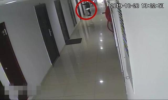 【浅浅情感说】新型“美女”骗局！年轻女子自称防疫站人员上门灭蟑螂，还加你微信，目的其实是这个！