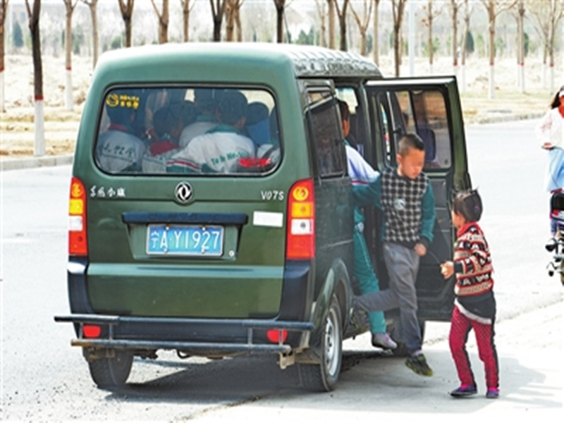 #论点说车#面包车拉人拉货都被扣分罚款？交警：不按规定来，罚的就是你！