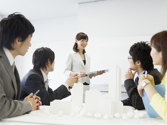 俗语说万千历史@领导少言寡语，想摸透领导的脾气，就必须了解沉默的性格从何而来