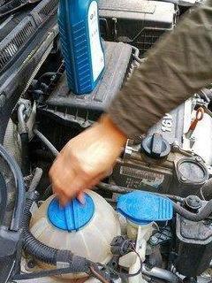 「汽车知视界」汽车发动机过热应怎么解决！老司机看完都觉得赞！