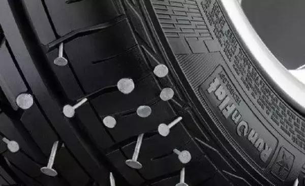 [车聚焦]汽车轮胎扎钉别急着叫拖车，老司机教你两招小技巧，省时省力