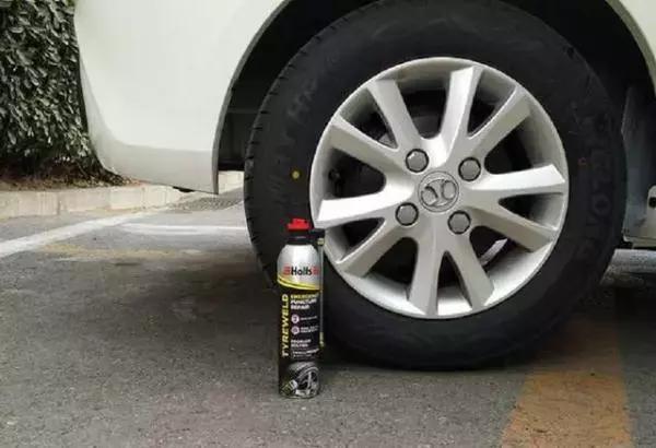 [车聚焦]汽车轮胎扎钉别急着叫拖车，老司机教你两招小技巧，省时省力