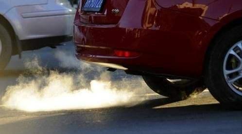 [汽车大咖]冬天原地热车有必要吗？老司机：车子就是这样弄坏的