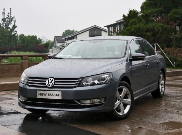 「独特视角度」为什么德系车排气管不滴水，日系车却滴水？网友：长知识了！