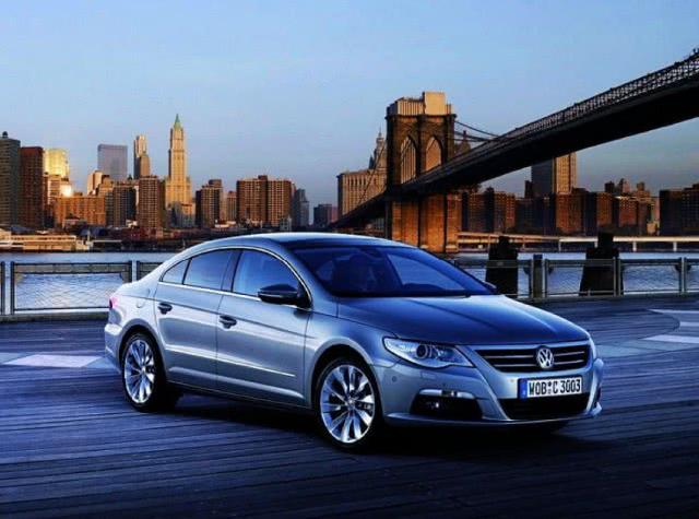 「独特视角度」为什么德系车排气管不滴水，日系车却滴水？网友：长知识了！