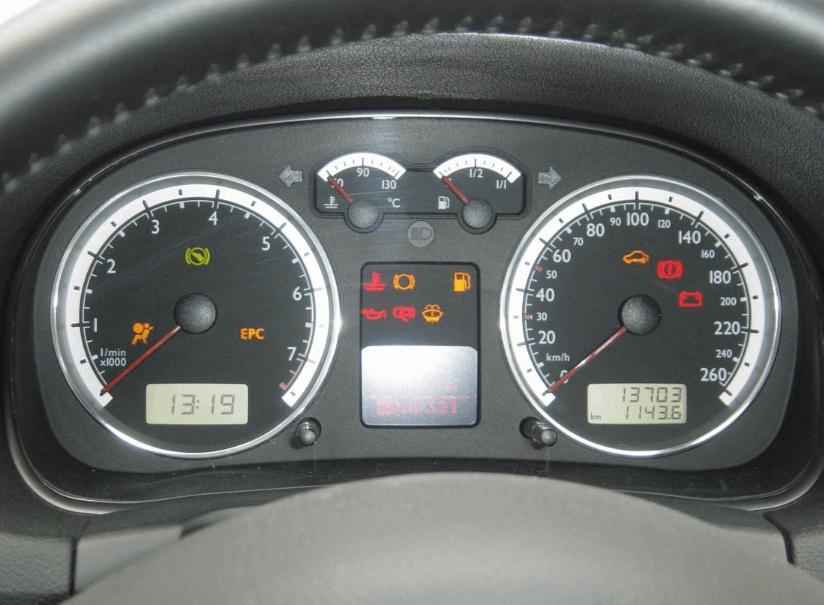 #汽车督察#仪表盘这3个灯亮了靠边停吧！晚一秒都要出事，安全气囊也不好使