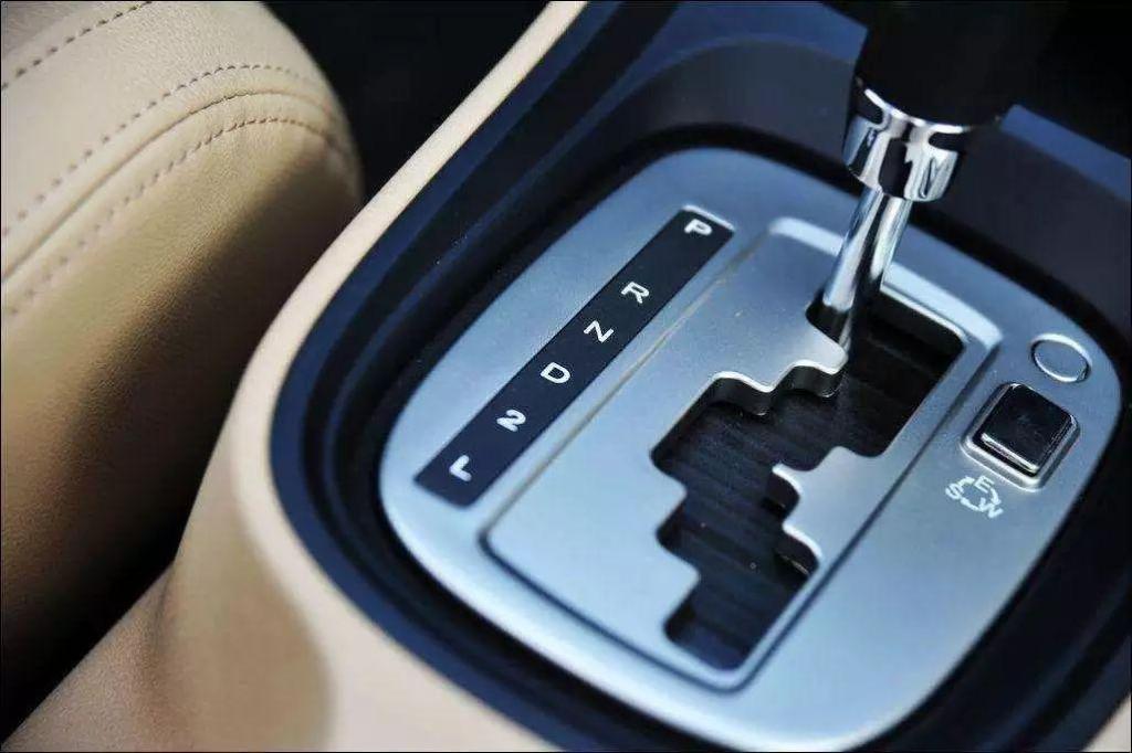 小刘聊汽车：都是自动挡，手自一体变速箱比自动变速箱更高级吗？