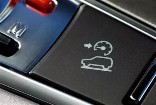炫车志@陡坡缓降是什么？开启之后还用踩刹车吗？
