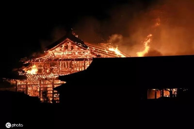 ..“琉球故宫”被大火烧毁 当地民众大呼痛心