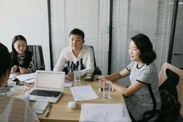 敬师者也■30岁的女员工入职后频繁请假，被主管训斥，老板：开除吧