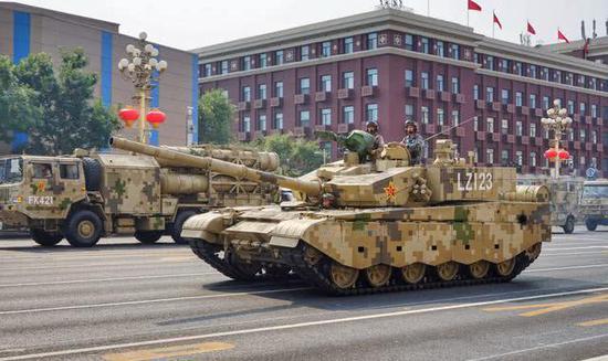 英军演习中国59坦克成假想敌 被一群挑战者坦克围殴