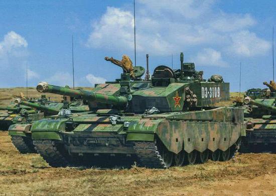 英军演习中国59坦克成假想敌 被一群挑战者坦克围殴