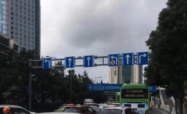 [大汽车只a]左转红灯，到底能不能掉头？交警告诉你正确行驶方法