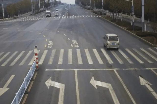 [大汽车只a]左转红灯，到底能不能掉头？交警告诉你正确行驶方法