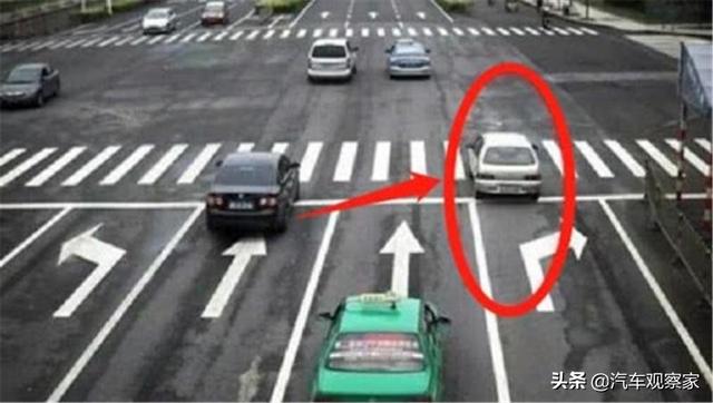 [全民皆车知i识库]在右转车道直行是否会被判定违章呢？