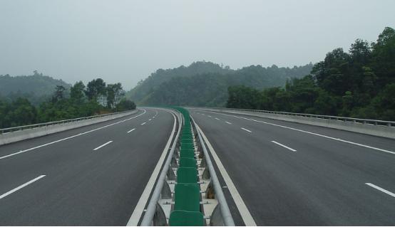 「小彭666汽车」老司机高速开车为啥“事故率低”？看他们的开车习惯就知道