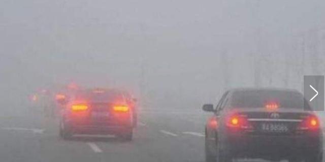 【香蕉说汽车1】高速公路上，为何有的车在超车道上还打左转向？只有老司机才知道