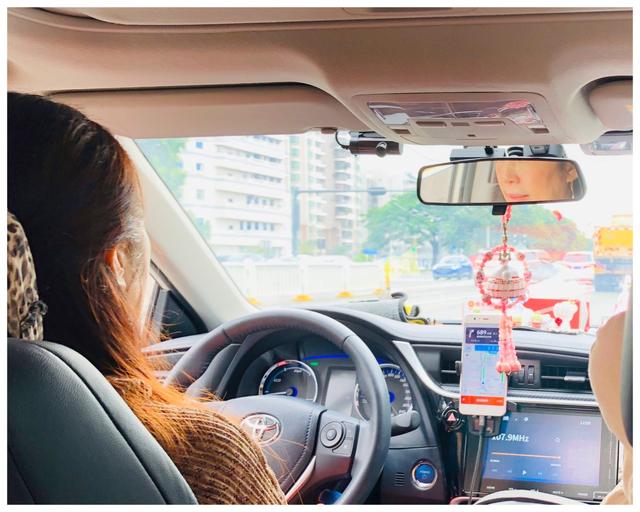 车与生活：遇到一个年入百万的滴滴司机，聊了一路，让我对她有点刮目相看