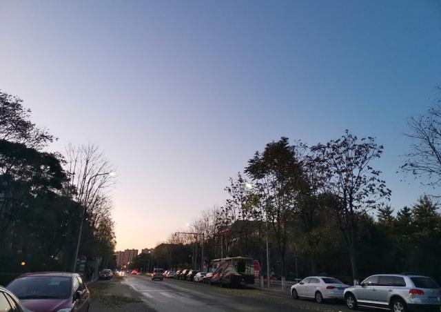 车与生活：遇到一个年入百万的滴滴司机，聊了一路，让我对她有点刮目相看