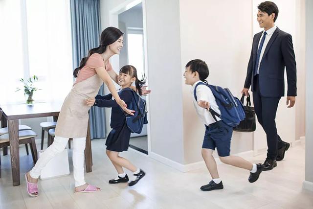 佳妤妈妈：全职妈妈真的是与社会脱节？其实不是，全职妈妈的好处你知道吗