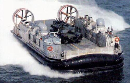 美军测试新型气垫登陆艇 可在恶劣海况下搭载M1坦克