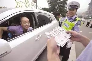 汽车我读■驾校里从没教过这个，老司机也难逃被罚！买车的一定要知道！