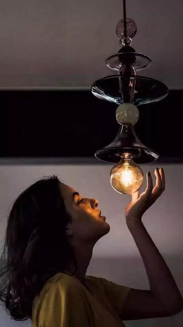 #捡书先生#“有些还未重逢的人，我很早就在心底备下了你好”