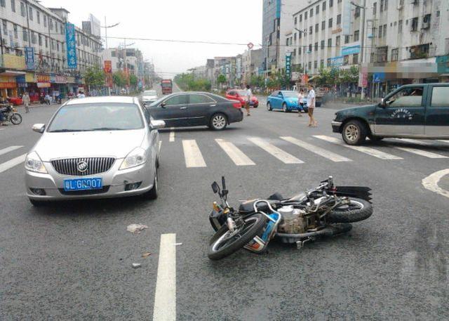 「蛋蛋懂车」开车撞人后第一个电话打给谁？要是打错，吃再大亏都得自己扛