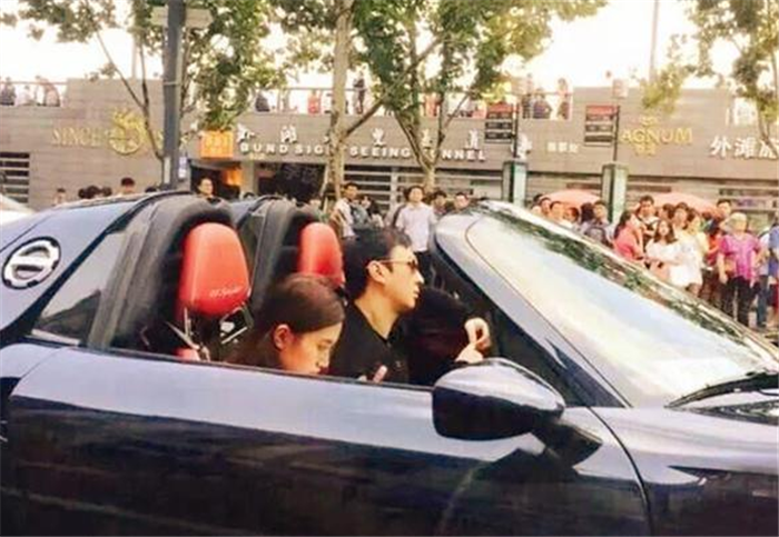 「天下快谈」王思聪司机，天天不是开宾利就是劳斯莱斯，每月能拿到多少工资？