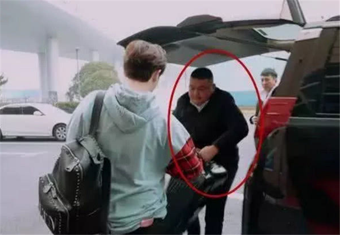 「天下快谈」王思聪司机，天天不是开宾利就是劳斯莱斯，每月能拿到多少工资？