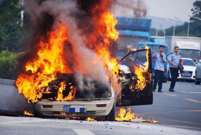 [杨多多车险]什么是“汽车自燃险”？