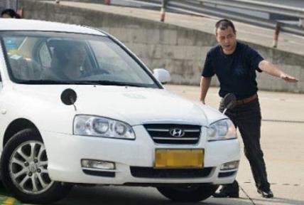 「九点侃车」越笨的人，为什么能越早的拿下驾照呢？驾校教练解释了原因