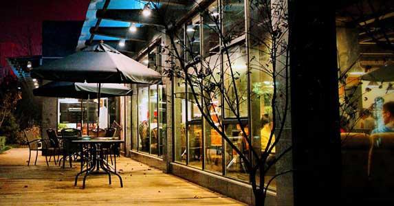 「谈客」故事：路遇白富美情敌挑衅，我自卑后退男神却搂住我，这是我女朋友