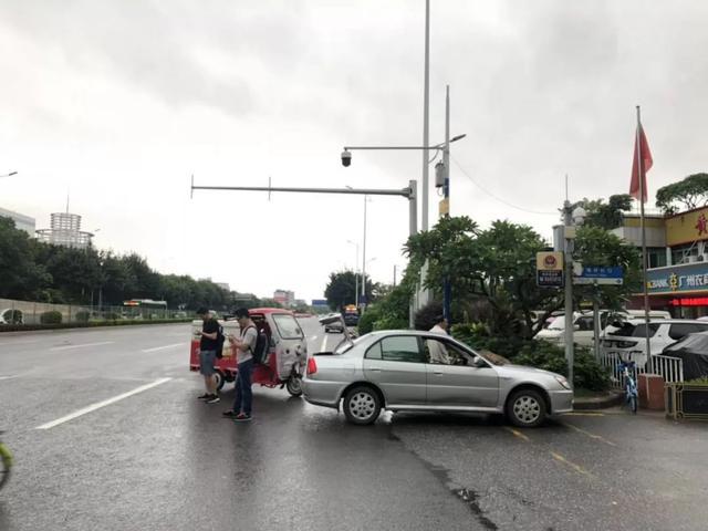 「有车以后」路边停车千万注意，一不小心就罚款+扣分