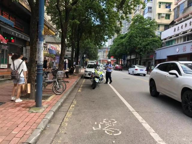 「有车以后」路边停车千万注意，一不小心就罚款+扣分