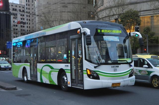 渔喵喵：男子公交车上耍流氓，女子非但没有责怪他，反而红着脸说谢谢