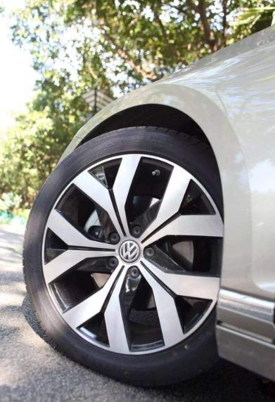 #醉爱聊汽车#车胎跑多久就得换？汽修师傅：超过这时间还没换的，八成会爆胎