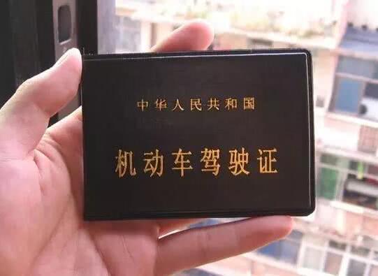 「珍珍侃车」雨刮器的3大妙用，一般人都不知道，老司机轻易不说