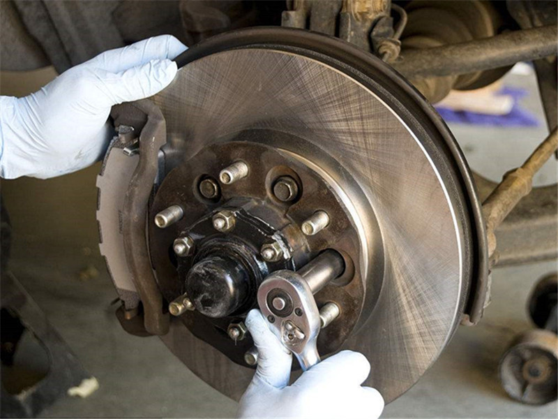 「汽车界小哥」6万公里是汽车叛逆期，这3个零件要及时更换，别等到报废才明白！