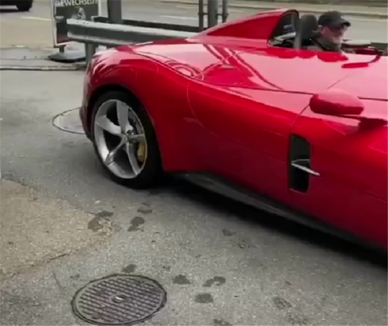 「柠檬论车」意大利首台法拉利SP1，单座单门，雨天开会泡水，上高速需戴头盔