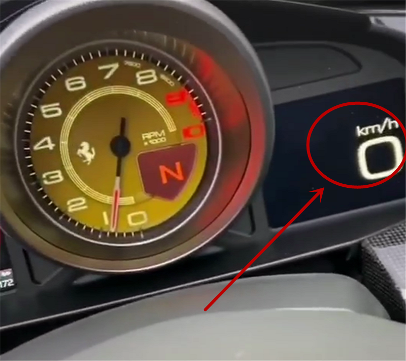 「柠檬论车」意大利首台法拉利SP1，单座单门，雨天开会泡水，上高速需戴头盔